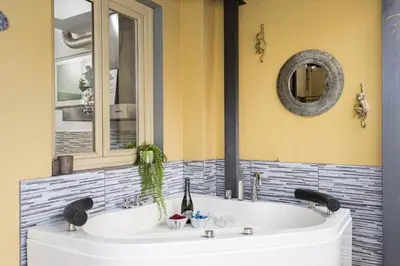 Bagno di Nadia's Lovely Home - WITH PRIVATE GARDEN AND JACUZZI