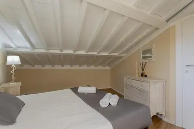 Letto o letti in una camera di Raffaello Charming Apartment Near Duomo Square