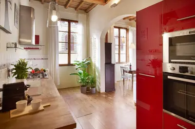 Cucina o angolo cottura di Bright, romantic retreat in central Florence