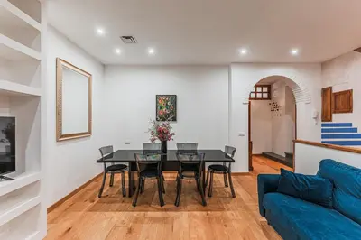 Area soggiorno di Pistacchio House-Spacious home with private patio