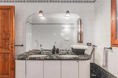 Cucina o angolo cottura di Pistacchio House-Spacious home with private patio