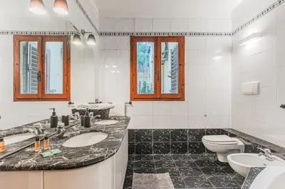 Bagno di Pistacchio House-Spacious home with private patio