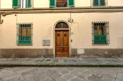 Facciata o entrata di Casine Apartment by Mamo Florence
