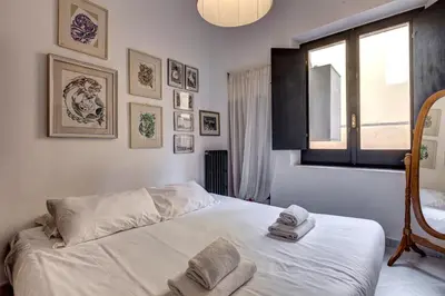 Letto o letti in una camera di Casine Apartment by Mamo Florence