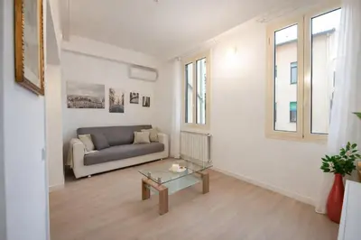 Area soggiorno di Steps from Santa Croce- Spacious with 2 bathrooms