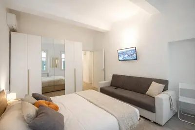 Letto o letti in una camera di Steps from Santa Croce- Spacious with 2 bathrooms