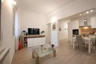 Cucina o angolo cottura di Steps from Santa Croce- Spacious with 2 bathrooms