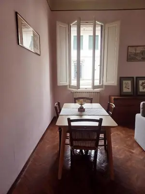 Area soggiorno di Entire home near city center and local attractions