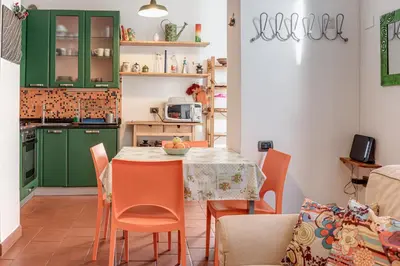 Cucina o angolo cottura di GardenHouseFirenze Familiare a 10 min dal centro,possibilità parcheggio-Careggi