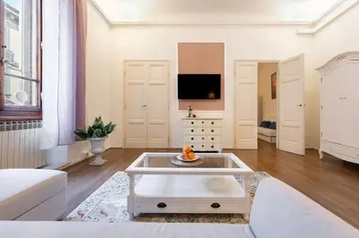 TV o dispositivi per l'intrattenimento presso Keys of Italy - Speziali 1 - Deluxe 2 bedroom flat nearby Piazza Repubblica