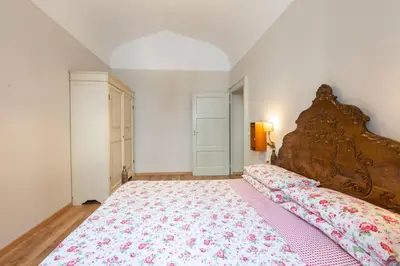 Letto o letti in una camera di Apartment Vespucci- quite Historic Palace