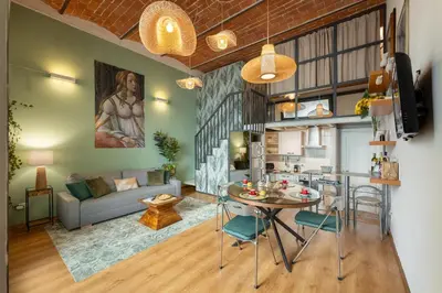 Area soggiorno di Via Cimabue 8b - Florence Charming Apartments - Metropolitan Loft in Florence - 20 minute walk to city center - excellent base for exploring - less than 5 minute walk to the supermarket - amazing bakery on the corner