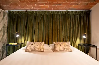 Letto o letti in una camera di Via Cimabue 8b - Florence Charming Apartments - Metropolitan Loft in Florence - 20 minute walk to city center - excellent base for exploring - less than 5 minute walk to the supermarket - amazing bakery on the corner