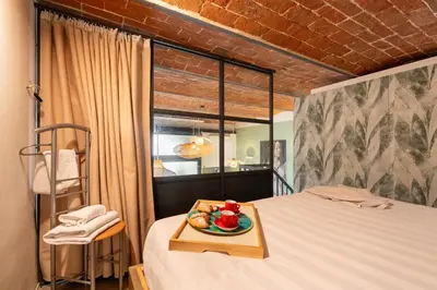 Letto o letti in una camera di Via Cimabue 8b - Florence Charming Apartments - Metropolitan Loft in Florence - 20 minute walk to city center - excellent base for exploring - less than 5 minute walk to the supermarket - amazing bakery on the corner