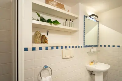 Bagno di Via Cimabue 8b - Florence Charming Apartments - Metropolitan Loft in Florence - 20 minute walk to city center - excellent base for exploring - less than 5 minute walk to the supermarket - amazing bakery on the corner