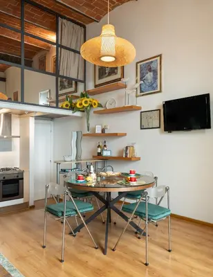 Cucina o angolo cottura di Via Cimabue 8b - Florence Charming Apartments - Metropolitan Loft in Florence - 20 minute walk to city center - excellent base for exploring - less than 5 minute walk to the supermarket - amazing bakery on the corner