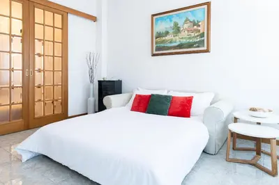 Letto o letti in una camera di Godi Fiorenza Suite - Duomo a 15 Minuti e Aeroporto a 4 Minuti con Tramvia T2