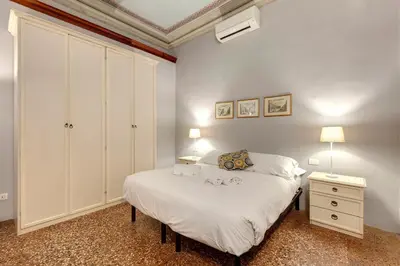 Letto o letti in una camera di Academy House by Mamo Florence