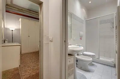Bagno di Academy House by Mamo Florence