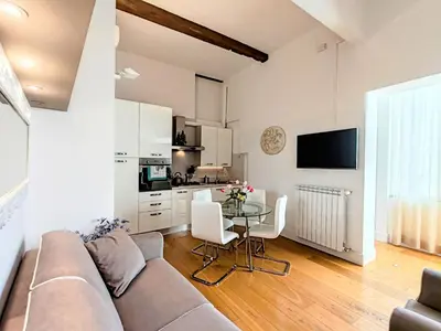 Cucina o angolo cottura di Borgo San Jacopo Superior by 360Rentals