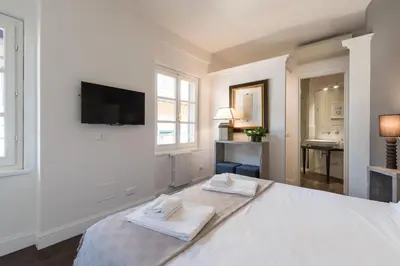 Letto o letti in una camera di Novella Goldoni Suite-by Florence Concierge