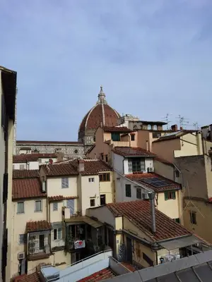 Vista generica su Firenze o vista sulla città dall'interno dell'affittacamere