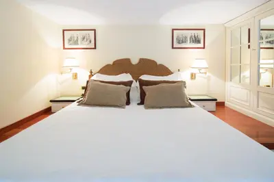 Letto o letti in una camera di Old Tower Ponte Vecchio Suite