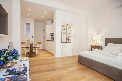 Letto o letti in una camera di Love The Stylish Lift in Ponte Vecchio - Love The Apartments