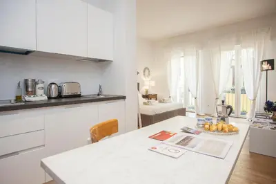 Cucina o angolo cottura di Love The Stylish Lift in Ponte Vecchio - Love The Apartments