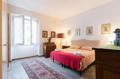 Letto o letti in una camera di Cappuccini Florence Spacious 3BR Family Apartment, Fast Tram