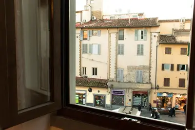 Vista generica su Firenze o vista sulla città dall'interno dell'appartamento