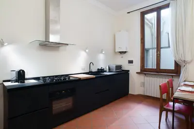 Cucina o angolo cottura di Ponte Vecchio flat with elevator