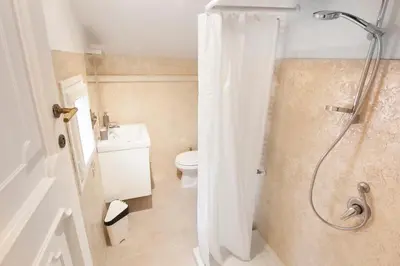 Bagno di Riverside Apartment in Florence