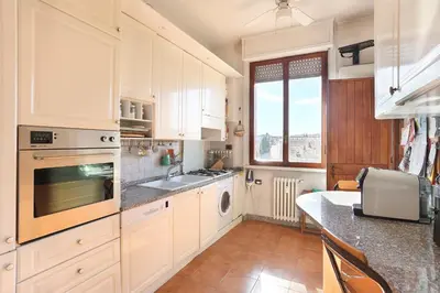 Cucina o angolo cottura di La tua Casa a Firenze con parcheggio privato per 2 auto
