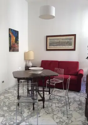 Area soggiorno di Leonardo al Duomo by Charming Italy Tour