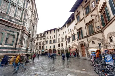 Vista generica su Firenze o vista sulla città dall'interno dell'appartamento