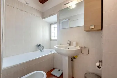 Bagno di Cupolone Apartment by Mamo Florence