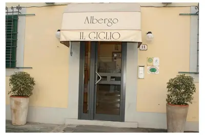 Facciata o entrata di Albergo Il Giglio