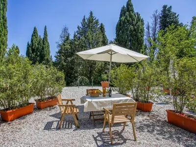 Giardino di Holiday Home I Cipressi by Interhome