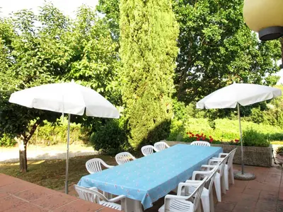 Giardino di Holiday Home Villa Magna by Interhome