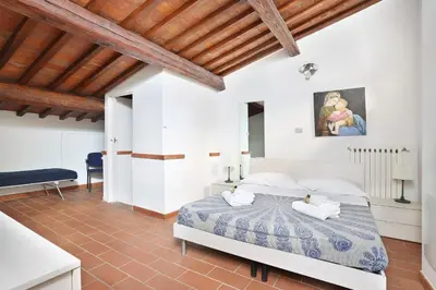 Letto o letti in una camera di Tornabuoni apartment in central Florence
