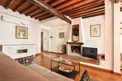 TV o dispositivi per l'intrattenimento presso Tornabuoni apartment in central Florence