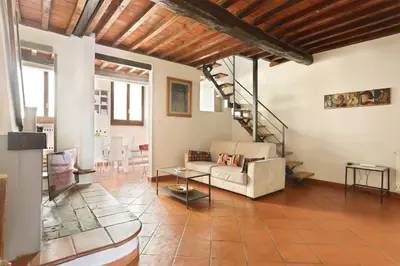 Area soggiorno di Tornabuoni apartment in central Florence