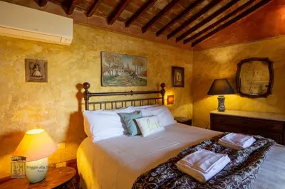 Letto o letti in una camera di Borgo Medievale di Poggio Alla Pieve Relais, Food & Art