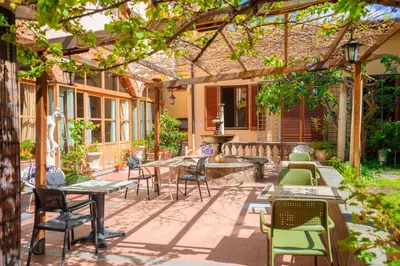 Giardino di Hostel Archi Rossi