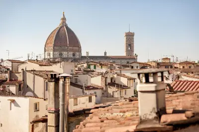 Vista generica su Firenze o vista sulla città dall'interno dell'appartamento