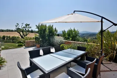 Paesaggio naturale nelle vicinanze della villa