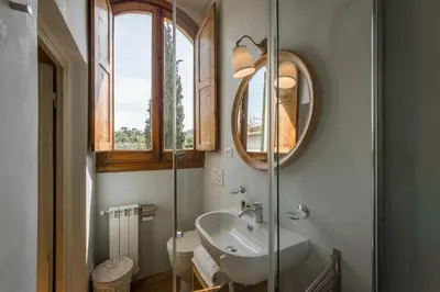 Bagno di Villa in Private Estate,shared Pool,parking,3km to Ponte Vecchio