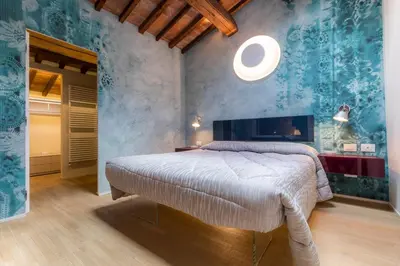 Letto o letti in una camera di Residenza Covoni - Spacious Historic Apartment in the Center of Florence