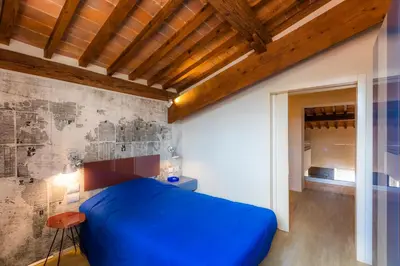 Letto o letti in una camera di Residenza Covoni - Spacious Historic Apartment in the Center of Florence